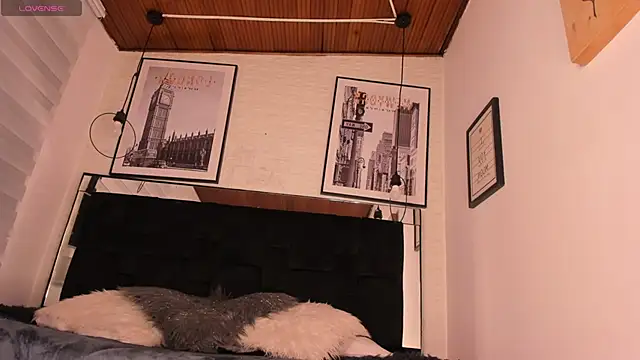 Snapshot of tylla_ chatting on 11-15-25, 08:38 tylla online show from 11-15-25, 08:38