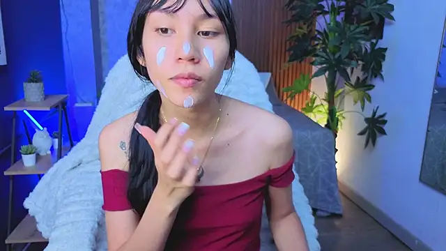 Miaa Lee7 online show from 04-28-26, 07:41