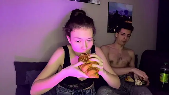 Snapshot of Tw1nFlame chatting on 03-13-25, 06:16 Tw1nFlame online show from 03-13-25, 06:16