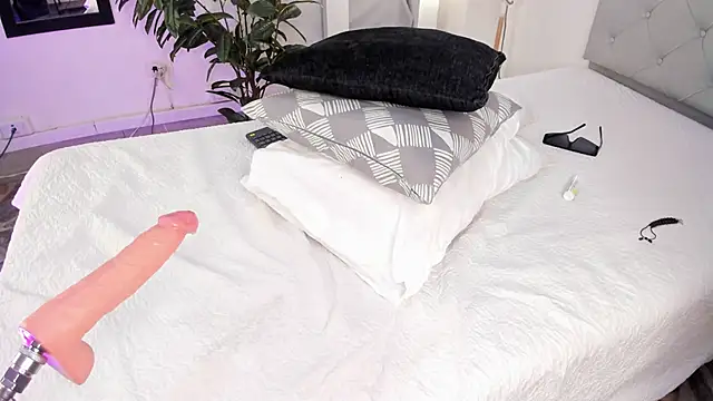 NovaaWheler online show from 02-08-25, 01:54