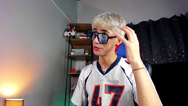 NovaaWheler online show from 12-20-25, 06:48