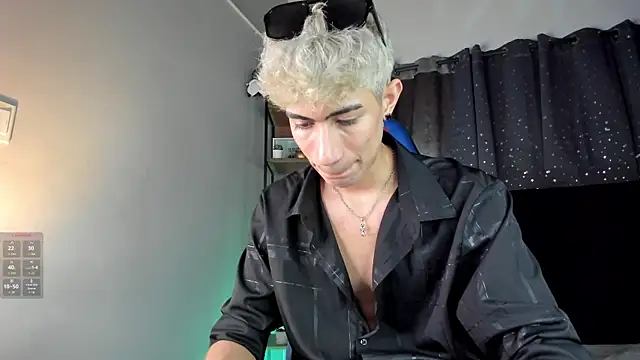 NovaaWheler online show from 12-22-25, 08:28