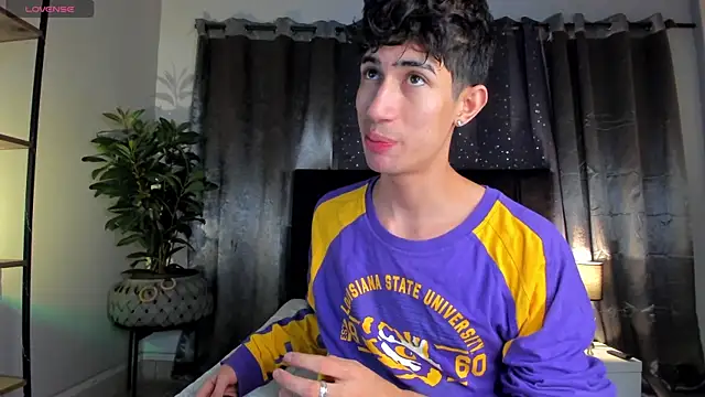 NovaaWheler online show from 04-25-26, 07:22