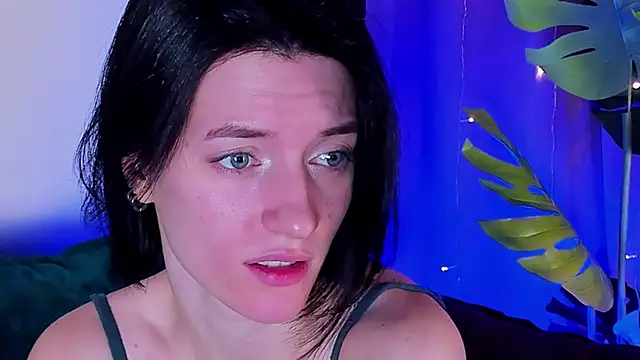 Snapshot of roxy_riot_ chatting on 02-10-25, 04:41 roxy riot online show from 02-10-25, 04:41