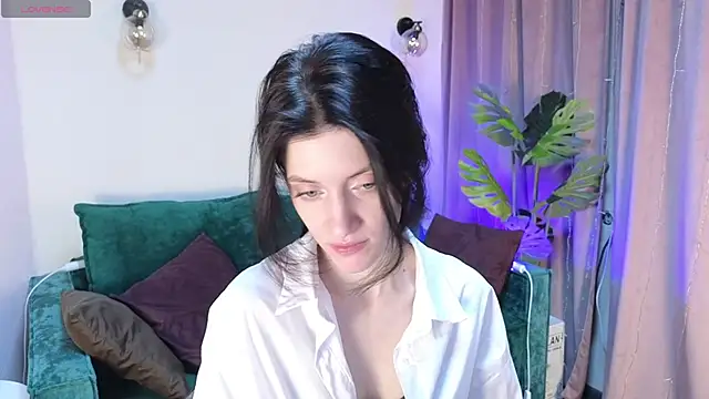 Snapshot of roxy_riot_ chatting on 02-14-25, 01:23 roxy riot online show from 02-14-25, 01:23