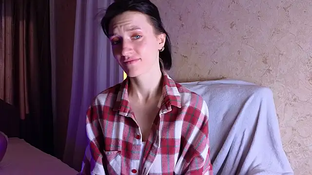 Snapshot of roxy_riot_ chatting on 02-17-25, 07:37 roxy riot online show from 02-17-25, 07:37