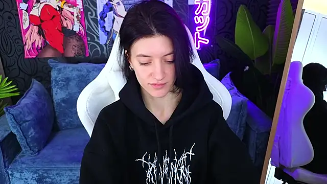 Snapshot of roxy_riot_ chatting on 02-18-25, 04:26 roxy riot online show from 02-18-25, 04:26