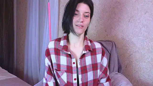 Snapshot of roxy_riot_ chatting on 02-25-25, 01:30 roxy riot online show from 02-25-25, 01:30