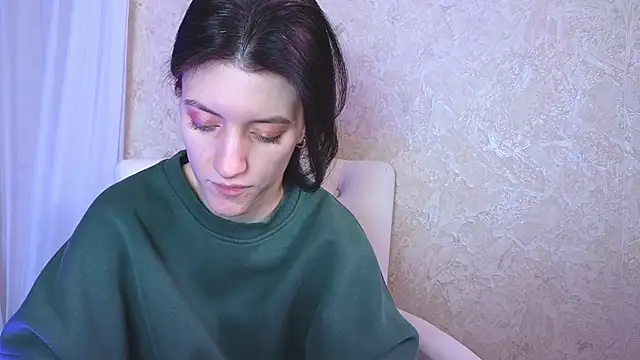 Snapshot of roxy_riot_ chatting on 02-26-25, 01:32 roxy riot online show from 02-26-25, 01:32