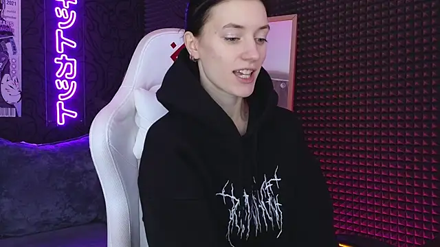 Snapshot of roxy_riot_ chatting on 03-03-25, 01:31 roxy riot online show from 03-03-25, 01:31