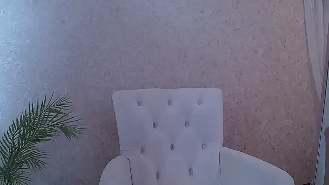 Snapshot of roxy_riot_ chatting on 03-04-25, 01:23 roxy riot online show from 03-04-25, 01:23