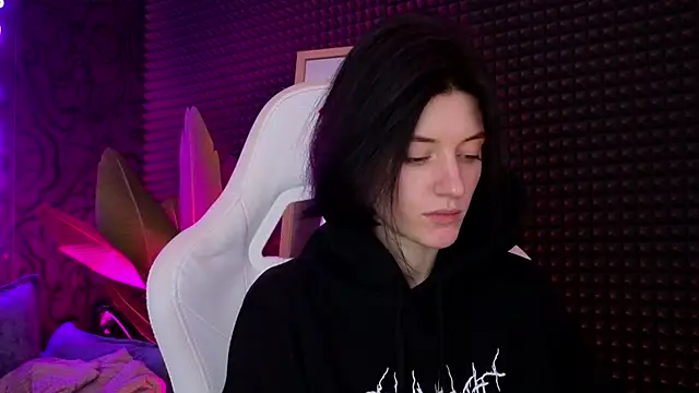 Snapshot of roxy_riot_ chatting on 03-17-25, 04:51 roxy riot online show from 03-17-25, 04:51