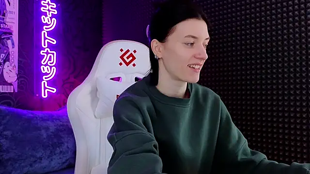 Snapshot of roxy_riot_ chatting on 03-22-25, 01:22 roxy riot online show from 03-22-25, 01:22