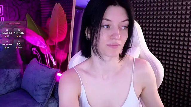 Snapshot of roxy_riot_ chatting on 09-18-25, 01:40 roxy riot online show from 09-18-25, 01:40