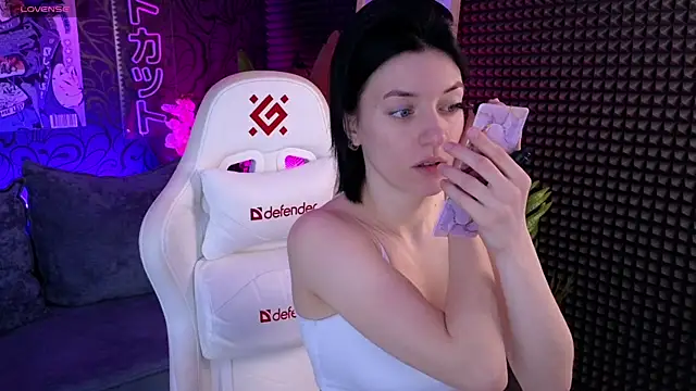 Snapshot of roxy_riot_ chatting on 10-09-25, 01:25 roxy riot online show from 10-09-25, 01:25