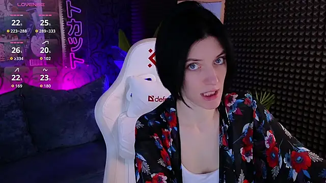 Snapshot of roxy_riot_ chatting on 10-23-25, 01:27 roxy riot online show from 10-23-25, 01:27