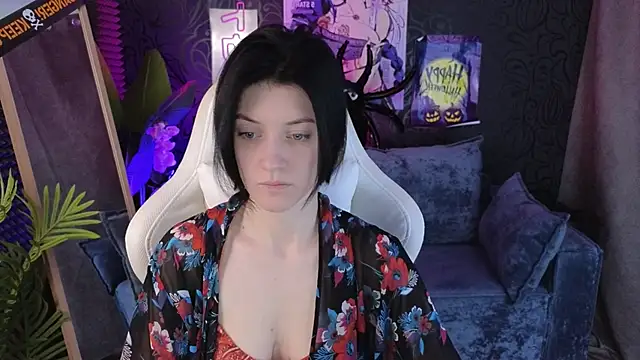 Snapshot of roxy_riot_ chatting on 10-30-25, 01:40 roxy riot online show from 10-30-25, 01:40