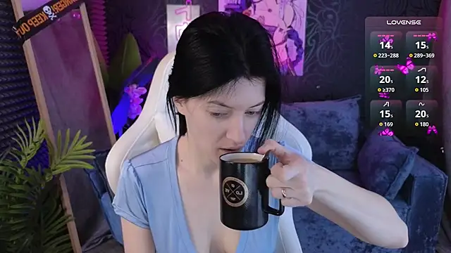 Snapshot of roxy_riot_ chatting on 11-05-25, 01:27 roxy riot online show from 11-05-25, 01:27