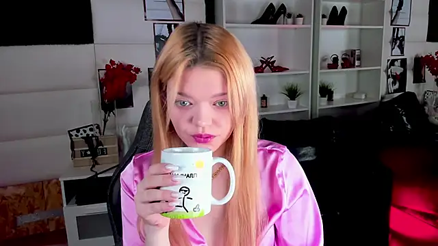 Snapshot of AdeleCartier chatting on 02-26-25, 02:37 AdeleCartier online show from 02-26-25, 02:37