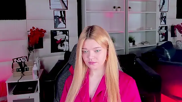 Snapshot of AdeleCartier chatting on 03-02-25, 01:04 AdeleCartier online show from 03-02-25, 01:04