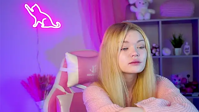 Snapshot of AdeleCartier chatting on 03-22-25, 02:37 AdeleCartier online show from 03-22-25, 02:37