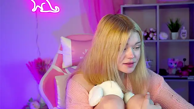 Snapshot of AdeleCartier chatting on 03-22-25, 05:39 AdeleCartier online show from 03-22-25, 05:39