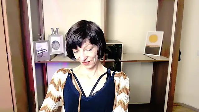  AngeliaFlow  online show from 10-04-25, 06:55