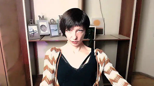  AngeliaFlow  online show from 11-15-25, 08:11