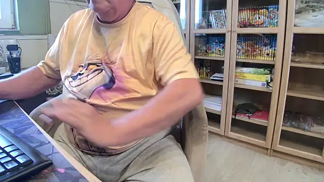 Snapshot of barenfan chatting on 03-27-26, 05:45 barenfan online show from 03-27-26, 05:45