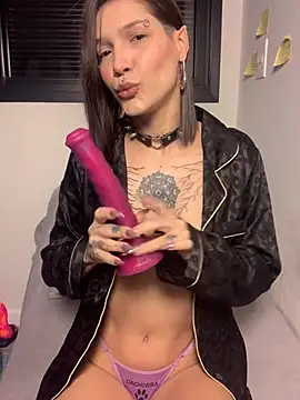 Snapshot of nickelfie chatting on 06-16-26, 11:35 nickelfie online show from 06-16-26, 11:35