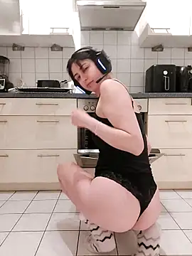 Gamergirl-Linela online show from 03-15-26, 08:04