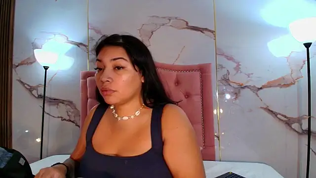 Sophia Brunett online show from 12-21-25, 12:12