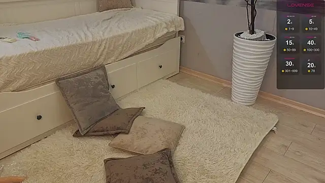 Nicole Hampton online show from 03-10-25, 12:51