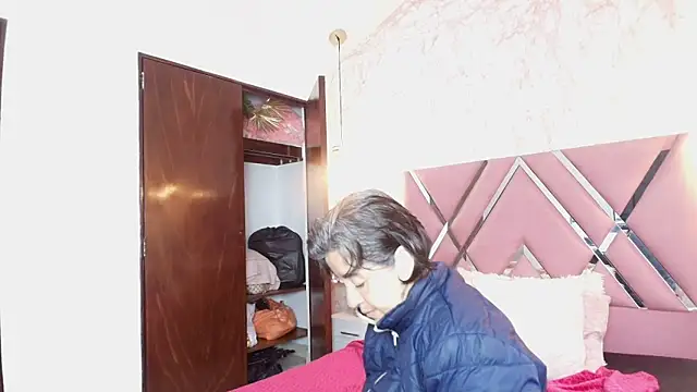 Saori Sann  online show from 01-14-26, 01:39