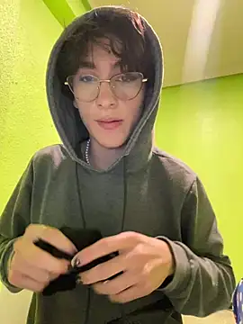 Snapshot of stormmart18 chatting on 02-09-25, 07:41 stormmart18 online show from 02-09-25, 07:41