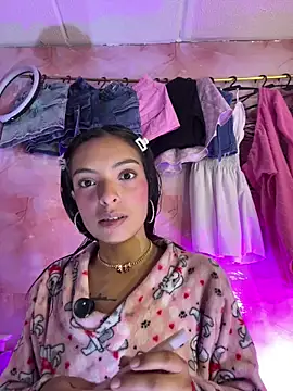 Skye Moore online show from 05-03-26, 01:55