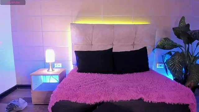 Snapshot of _michonne_ chatting on 11-05-25, 08:09 michonne online show from 11-05-25, 08:09