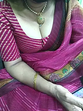 niiveditha online show from 11-22-25, 09:08