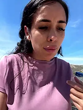 ambergirl14 online show from 04-17-26, 12:41