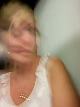 Snapshot of Sexybiene969 chatting on 10-05-25, 04:27 Sexybiene969 online show from 10-05-25, 04:27