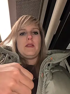 Sexybiene969 online show from 11-28-25, 05:26