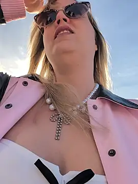 Sexybiene969 online show from 04-06-26, 03:24