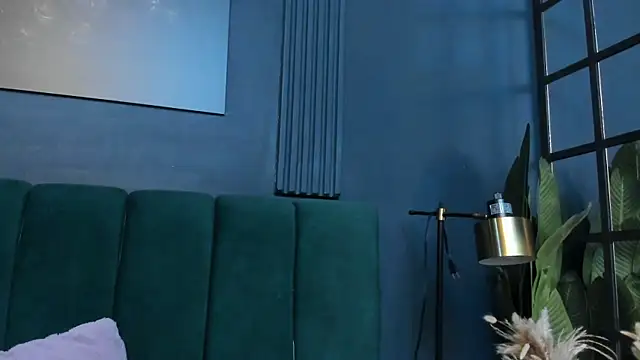 scarlet edwars online show from 10-28-25, 07:49