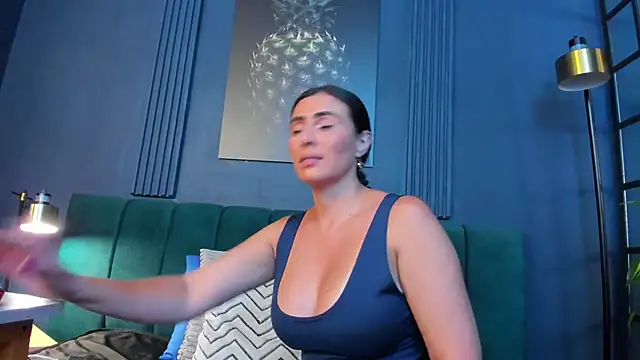 scarlet edwars online show from 04-25-26, 07:22