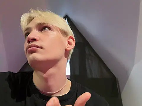 Julian wins online show from 02-08-25, 11:01