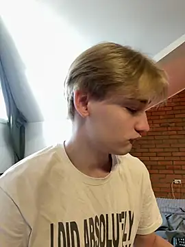 Julian wins online show from 03-20-25, 10:21