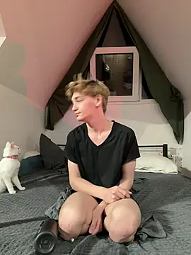 Julian wins online show from 03-22-25, 10:48