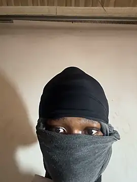 Snapshot of OneWhoBringsJoy chatting on 11-08-25, 10:59 OneWhoBringsJoy online show from 11-08-25, 10:59