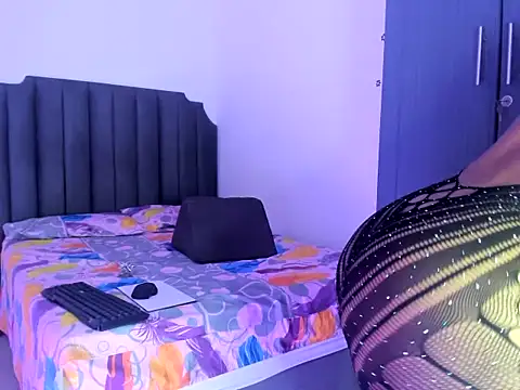 moree Queen online show from 11-18-25, 06:01