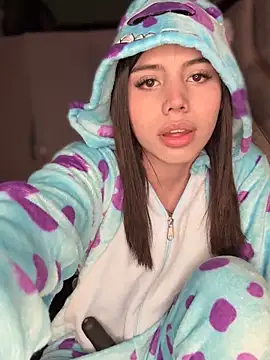 Laura-Khalifa online show from 12-19-25, 06:53